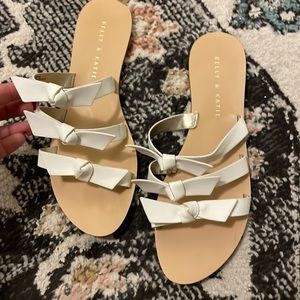 Size 8 white bow Kelly and Katie sandals! Excellent condition!!